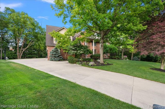 1562 Eagle Trail, Oxford, MI 48371