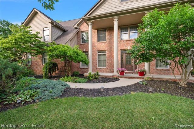 1562 Eagle Trail, Oxford, MI 48371