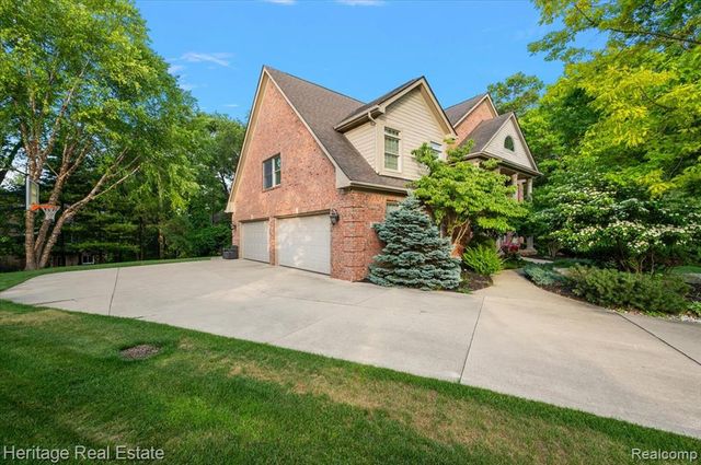1562 Eagle Trail, Oxford, MI 48371
