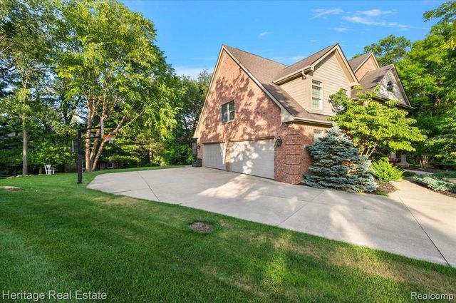 1562 Eagle Trail, Oxford, MI 48371