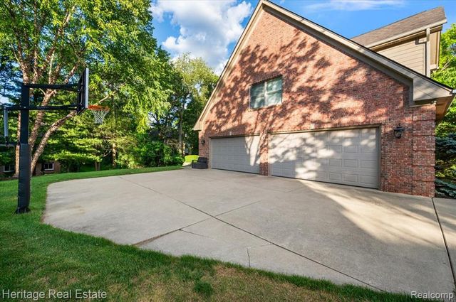 1562 Eagle Trail, Oxford, MI 48371