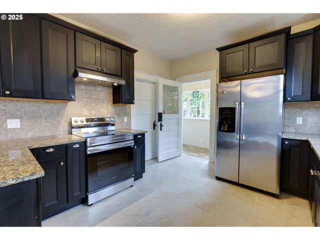 8113 Se MORRISON St, Portland, OR 97215