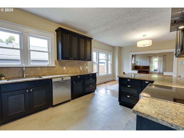 8113 Se MORRISON St, Portland, OR 97215