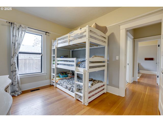8113 Se MORRISON St, Portland, OR 97215