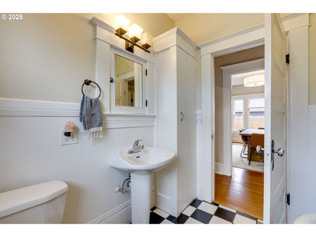 8113 Se MORRISON St, Portland, OR 97215