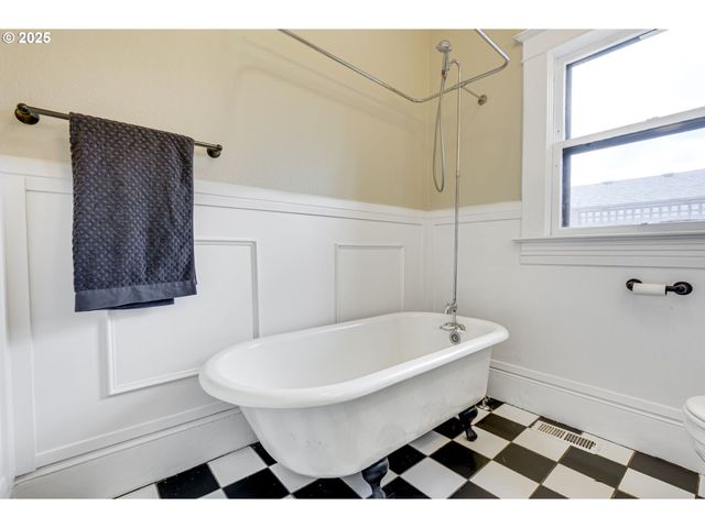 8113 Se MORRISON St, Portland, OR 97215