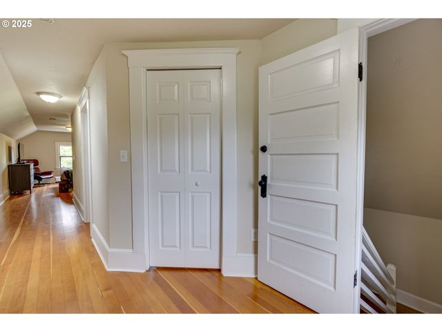 8113 Se MORRISON St, Portland, OR 97215