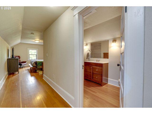 8113 Se MORRISON St, Portland, OR 97215