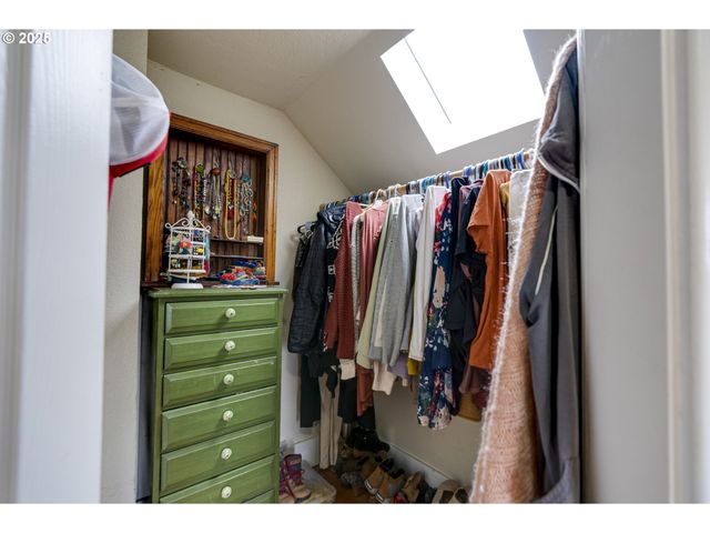 8113 Se MORRISON St, Portland, OR 97215