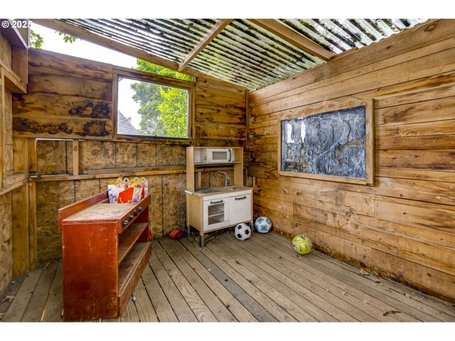 8113 Se MORRISON St, Portland, OR 97215