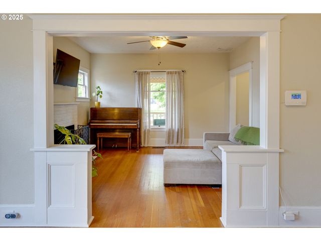 8113 Se MORRISON St, Portland, OR 97215