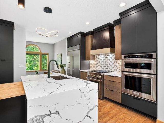 9750 Erin Woods Drive, Dublin, OH 43017
