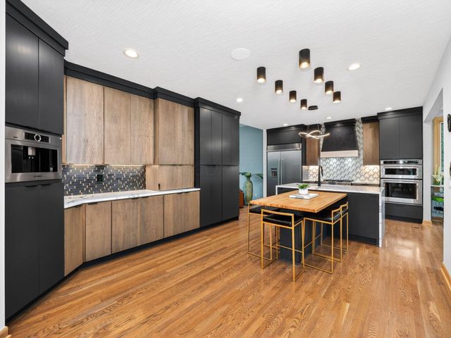 9750 Erin Woods Drive, Dublin, OH 43017