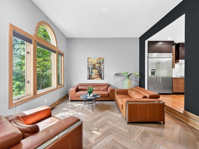 9750 Erin Woods Drive, Dublin, OH 43017