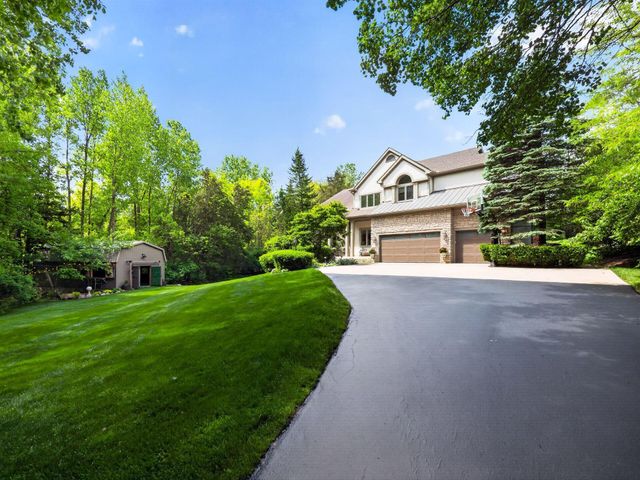 9750 Erin Woods Drive, Dublin, OH 43017