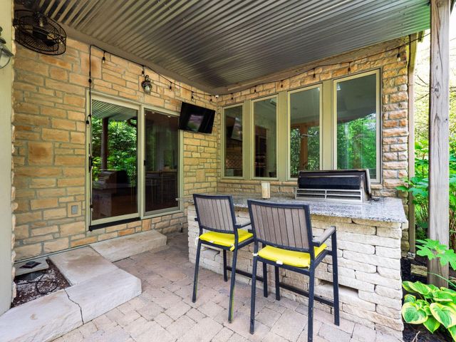 9750 Erin Woods Drive, Dublin, OH 43017
