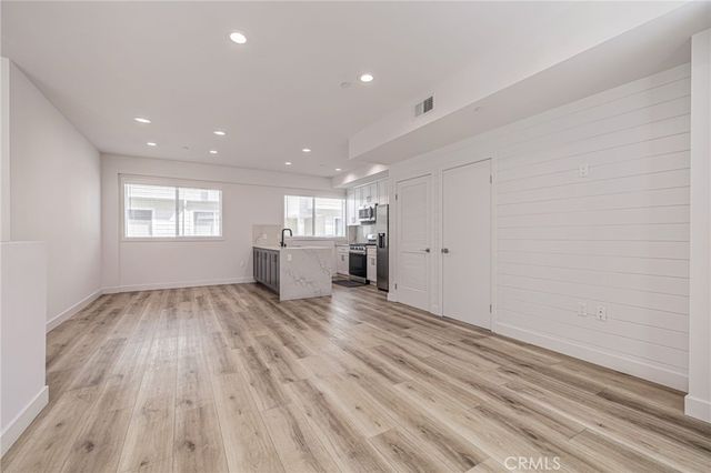 14662 W Sara Lane, Panorama City, CA 91402