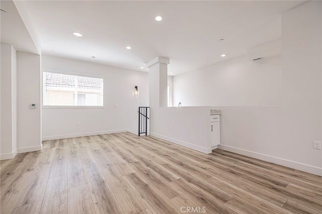 14662 W Sara Lane, Panorama City, CA 91402