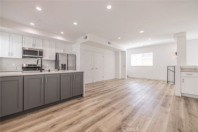 14662 W Sara Lane, Panorama City, CA 91402