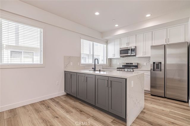 14662 W Sara Lane, Panorama City, CA 91402
