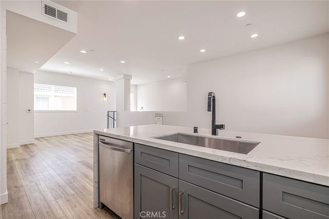 14662 W Sara Lane, Panorama City, CA 91402
