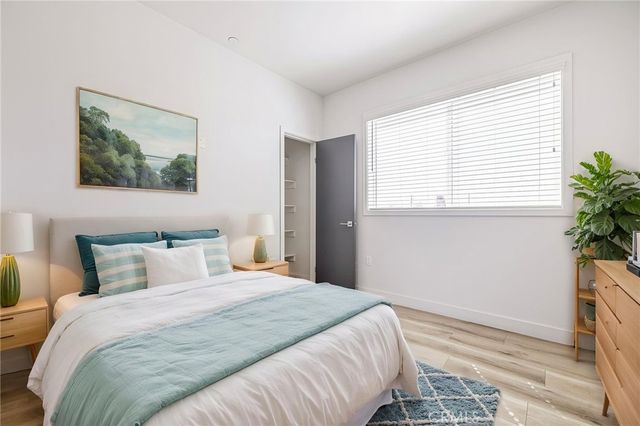 14662 W Sara Lane, Panorama City, CA 91402