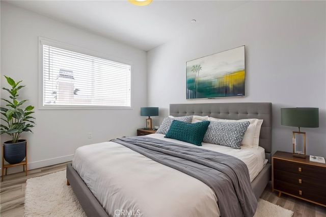 14662 W Sara Lane, Panorama City, CA 91402