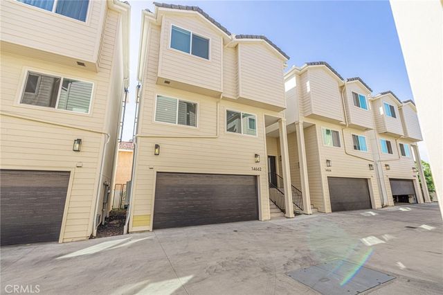 14662 W Sara Lane, Panorama City, CA 91402