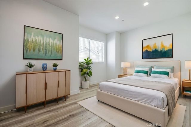 14662 W Sara Lane, Panorama City, CA 91402