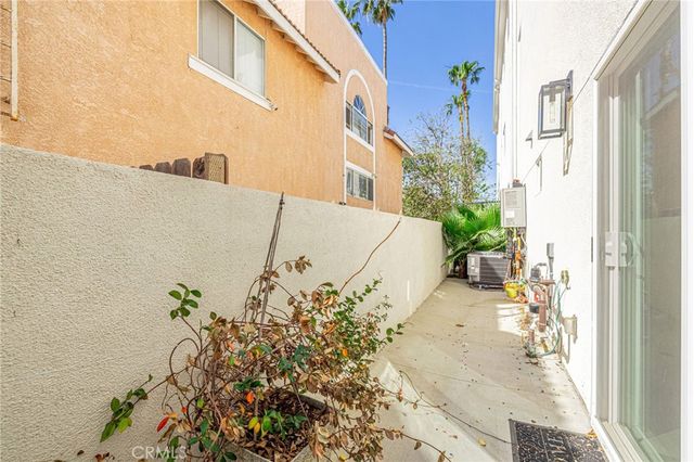 14662 W Sara Lane, Panorama City, CA 91402
