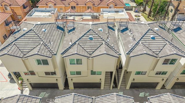 14662 W Sara Lane, Panorama City, CA 91402