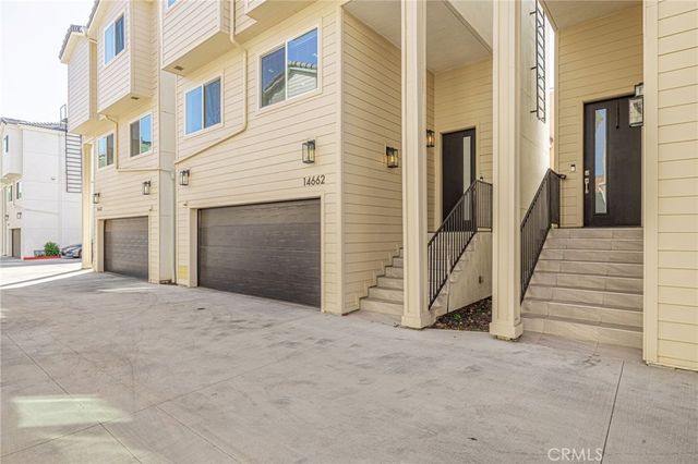 14662 W Sara Lane, Panorama City, CA 91402