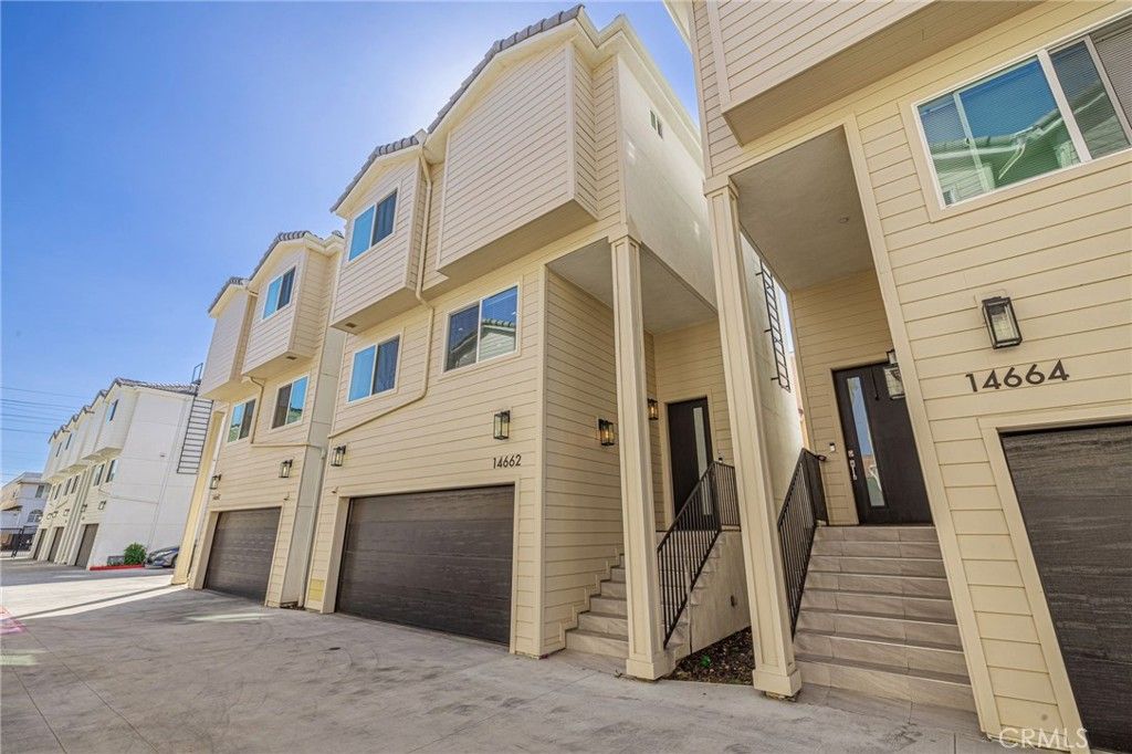 14662 W Sara Lane, Panorama City, CA 91402