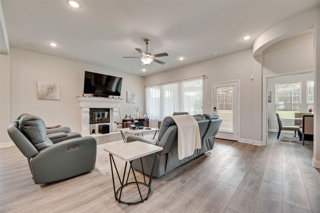 643 Woodridge Drive, Oak Point, TX 75068