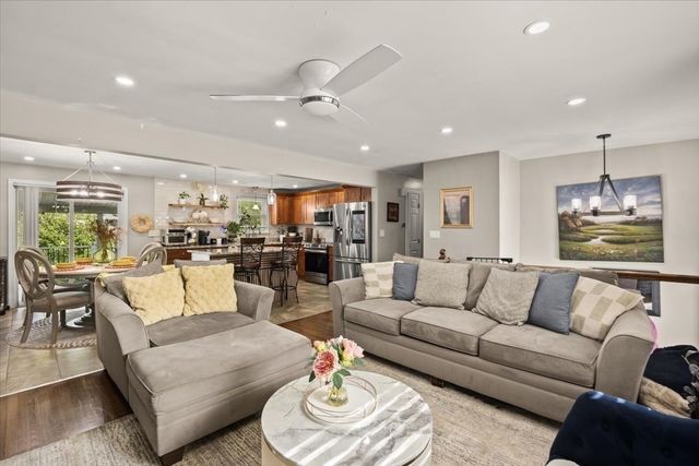 140 Tosca Dr, Brockton, MA 02301