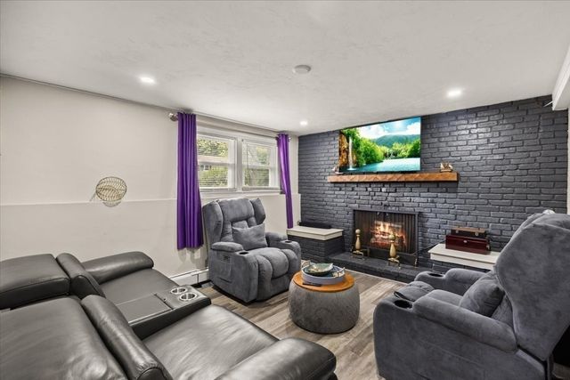 140 Tosca Dr, Brockton, MA 02301