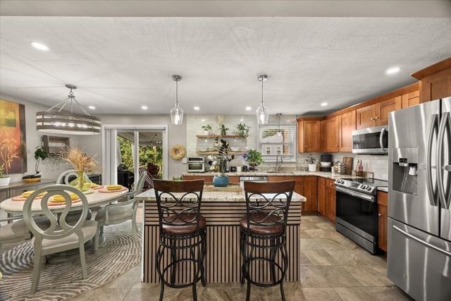 140 Tosca Dr, Brockton, MA 02301