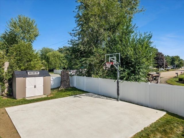140 Tosca Dr, Brockton, MA 02301