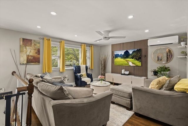 140 Tosca Dr, Brockton, MA 02301