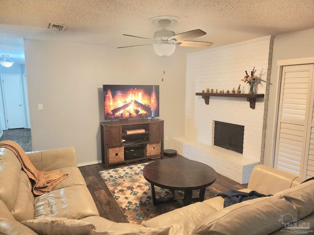7895 Bay Meadows Dr, Pensacola, FL 32506