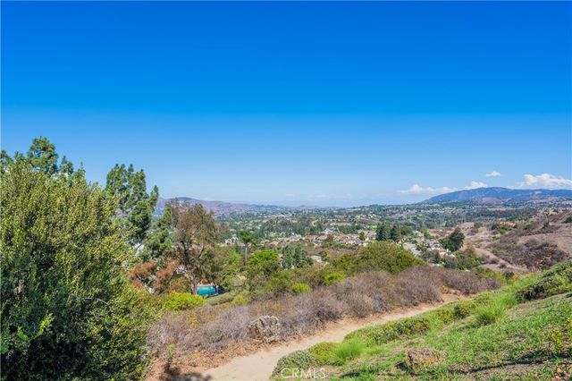 740 S Crown Pointe, Anaheim, CA 92807