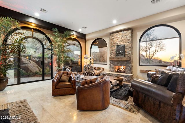 10471 E White Feather Lane, Scottsdale, AZ 85262