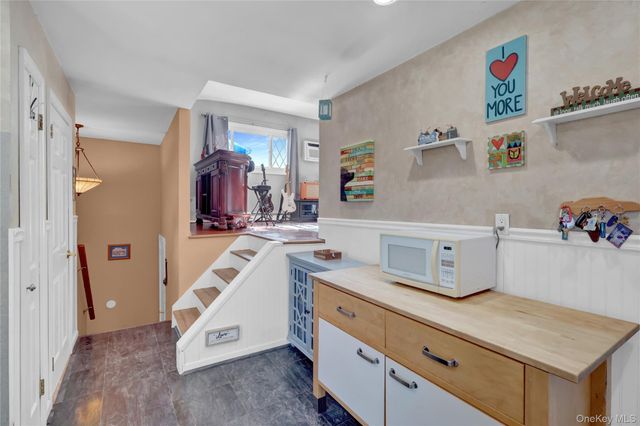 43 Westchester Avenue, West Babylon, NY 11704