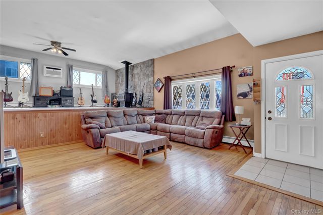 43 Westchester Avenue, West Babylon, NY 11704