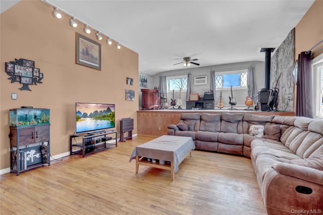 43 Westchester Avenue, West Babylon, NY 11704