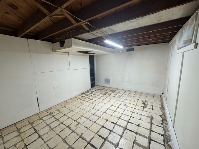 2652 Whitewood Avenue, Davenport, IA 52802