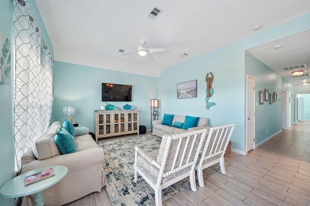 4211 Navarro Drive, Galveston, TX 77554