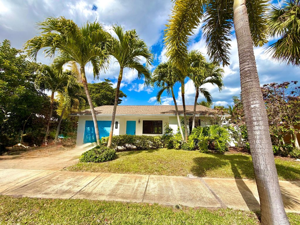 212 Dartmouth Drive, Lake Worth Beach, FL 33460