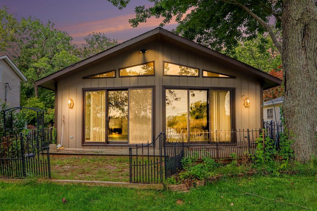 8153 W Long Lake Drive, Pavilion Twp, MI 49048