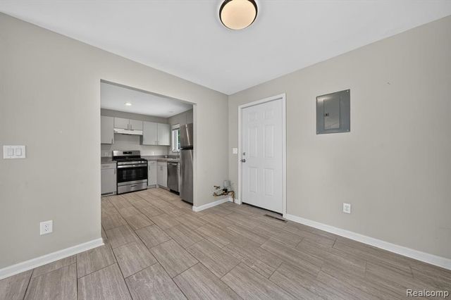 21910 Eastwood Street, Oak Park, MI 48237